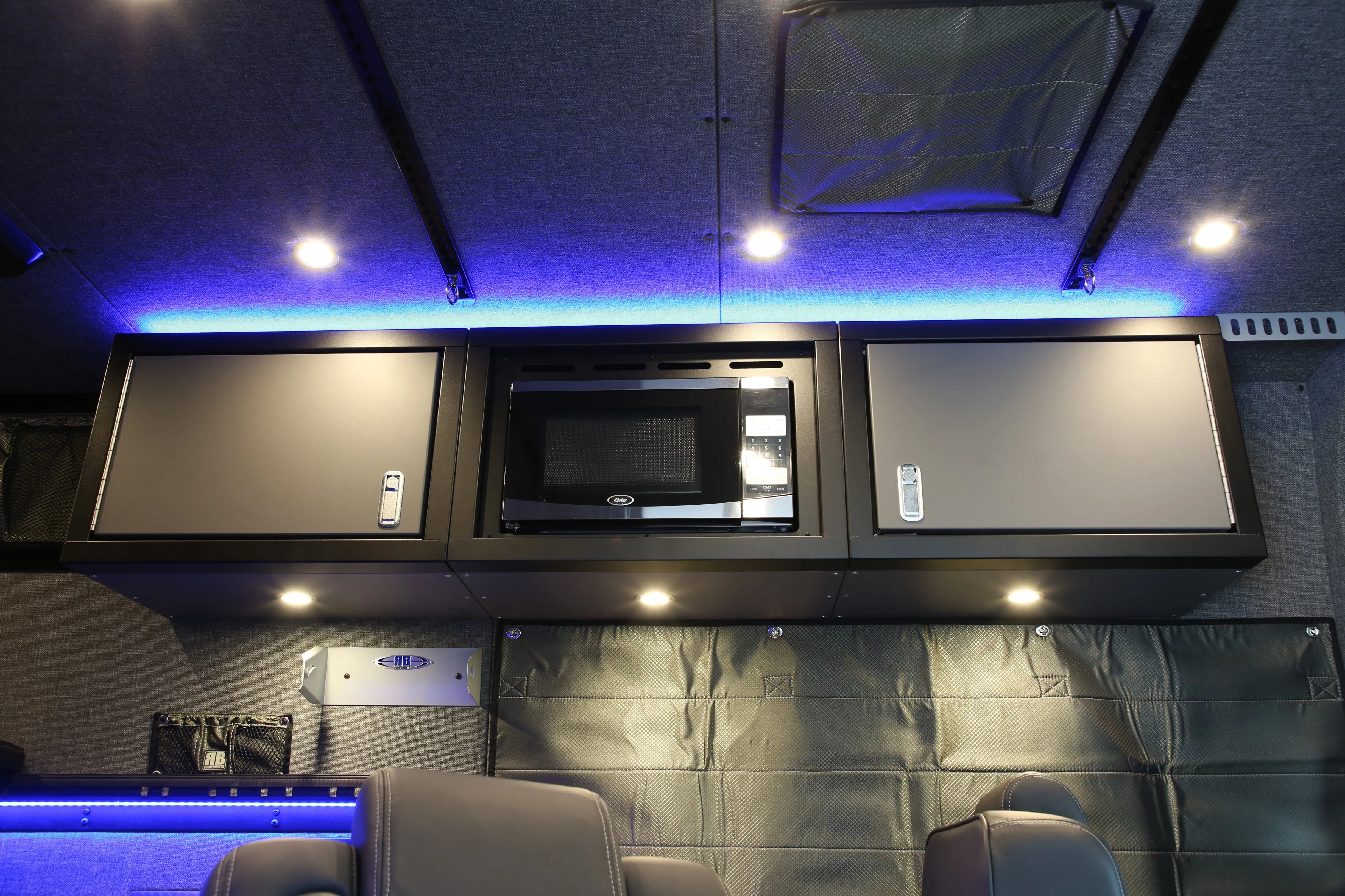RB Gear Hauler Van Carp - 170" 3500 4x4