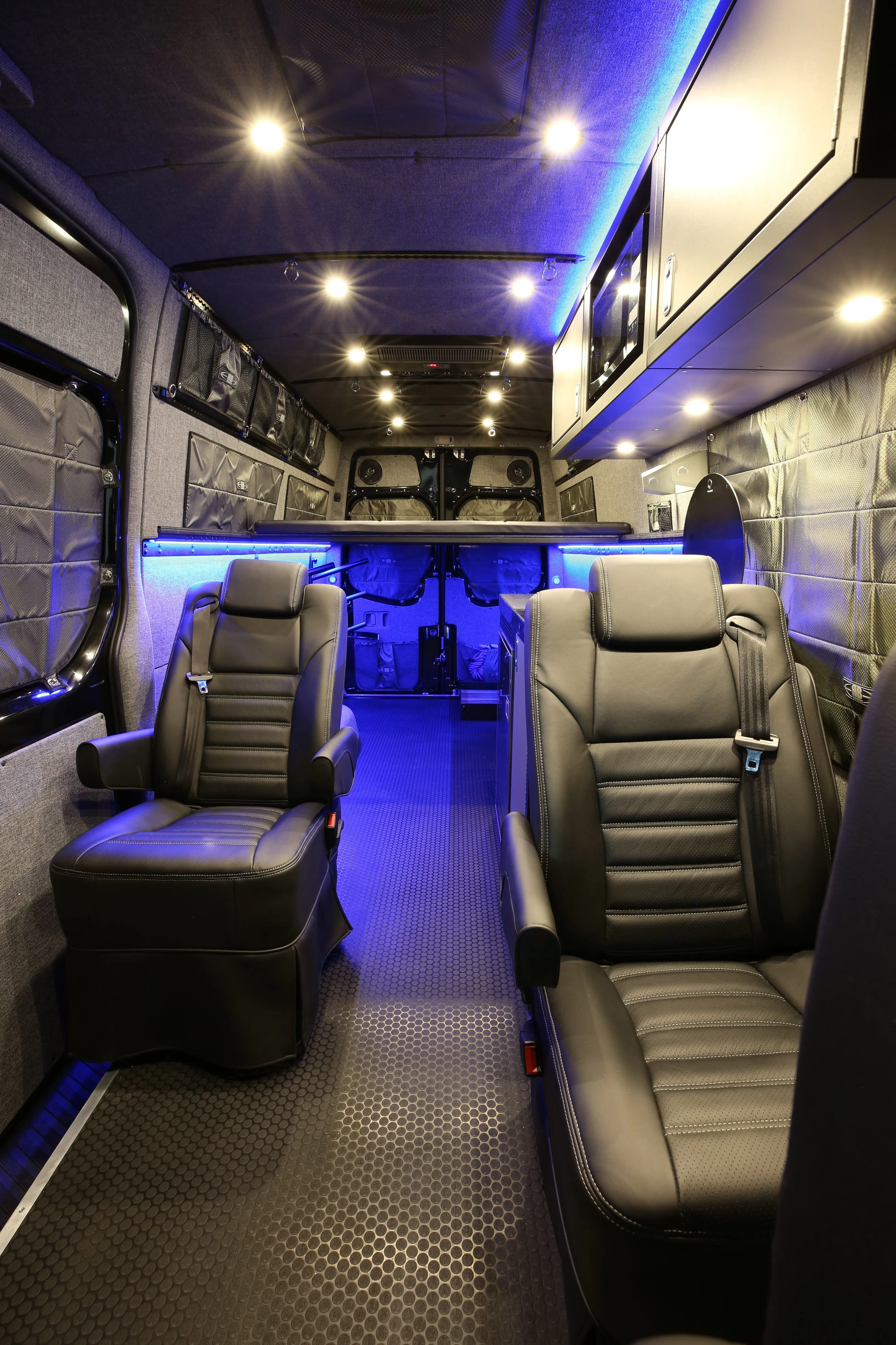 RB Gear Hauler Van Carp - 170" 3500 4x4