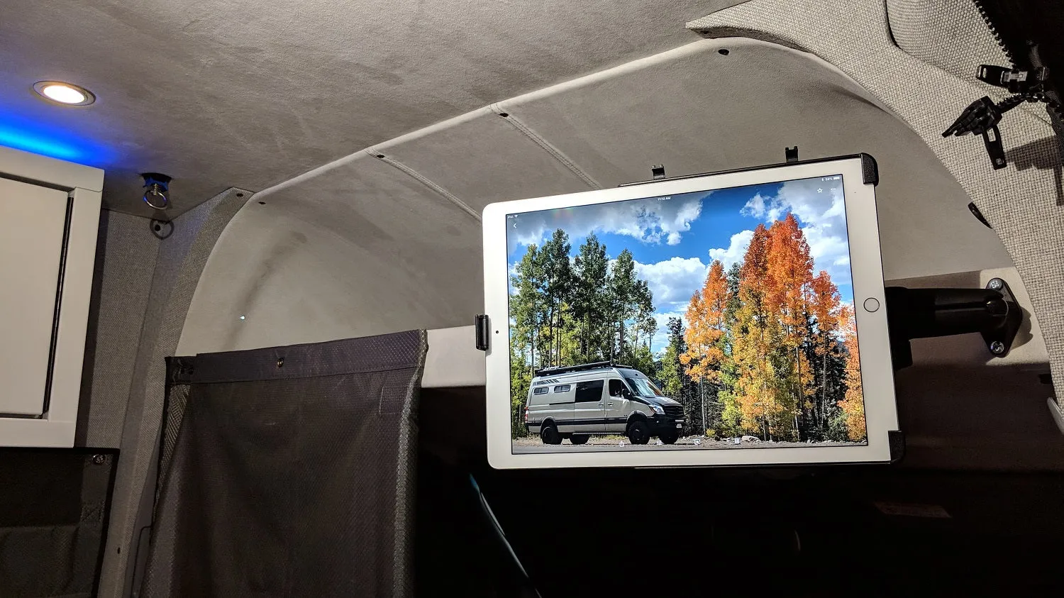 RB Gear Hauler Van EW - 144' 4x4