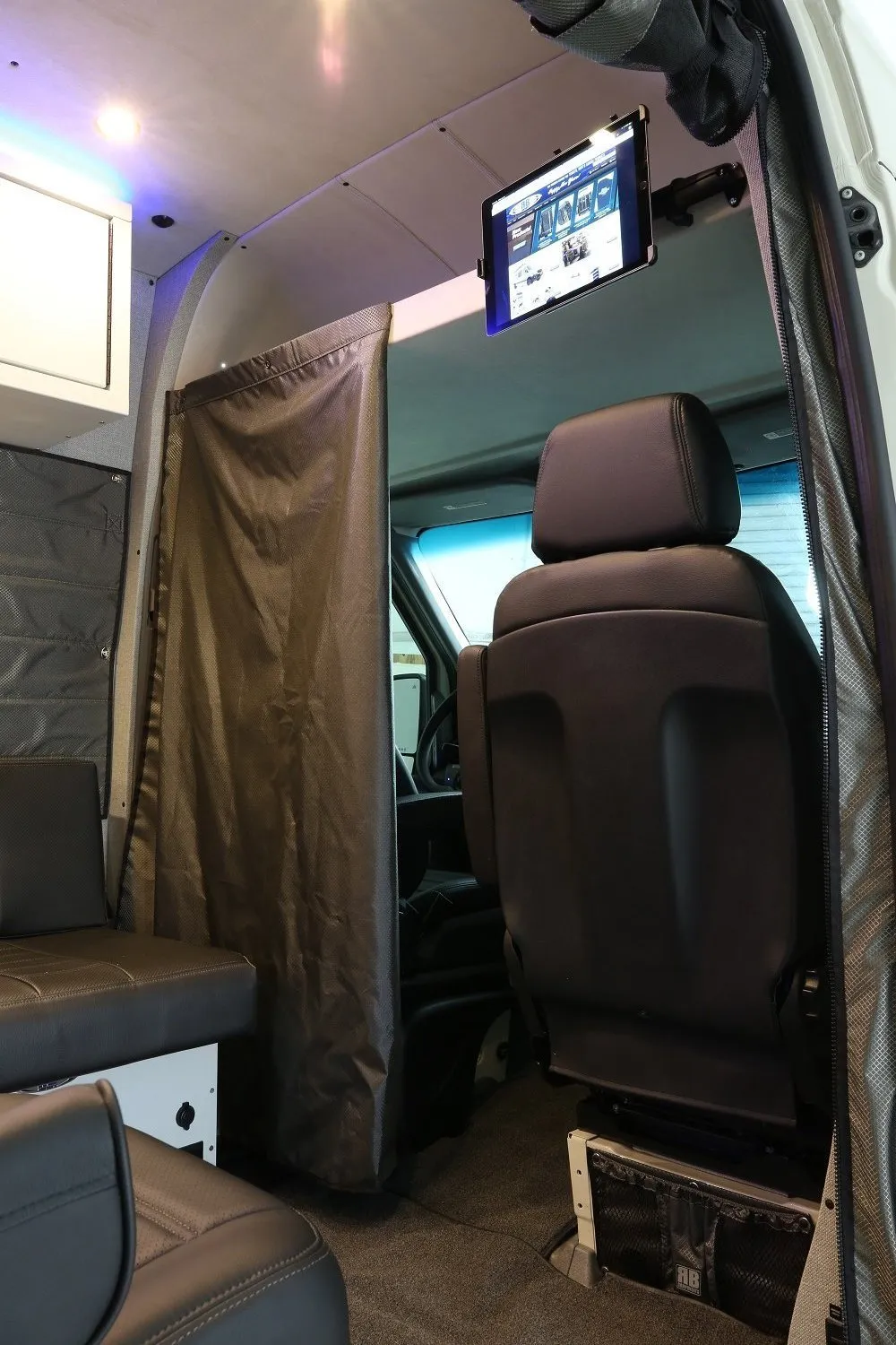 RB Gear Hauler Van EW - 144' 4x4
