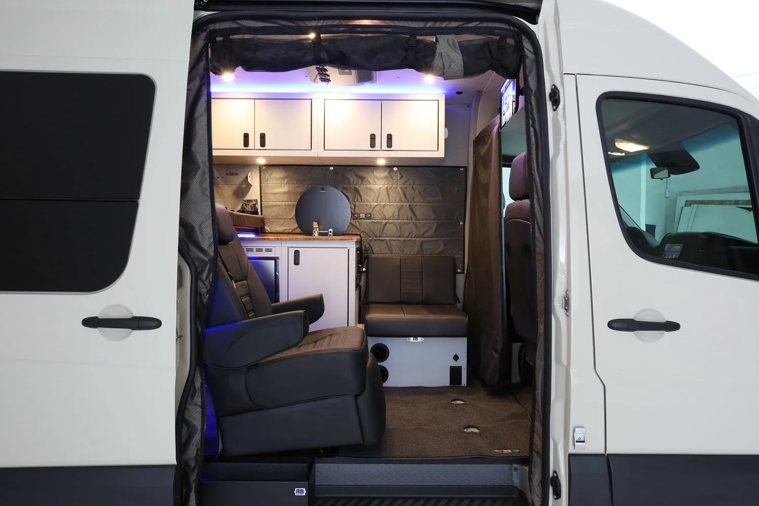 RB Gear Hauler Van EW - 144' 4x4