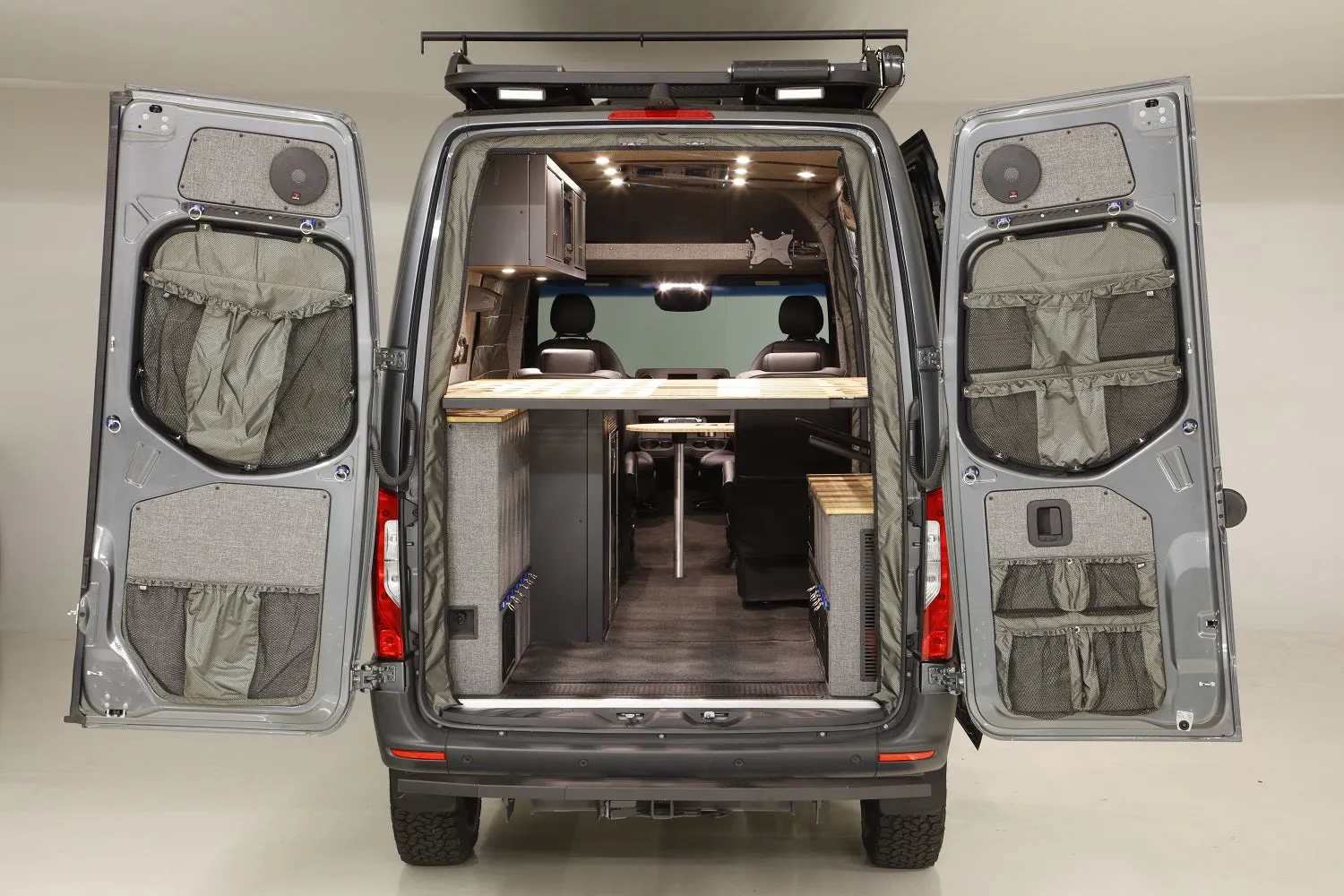 RB Gear Hauler Van KS - 144 4x4