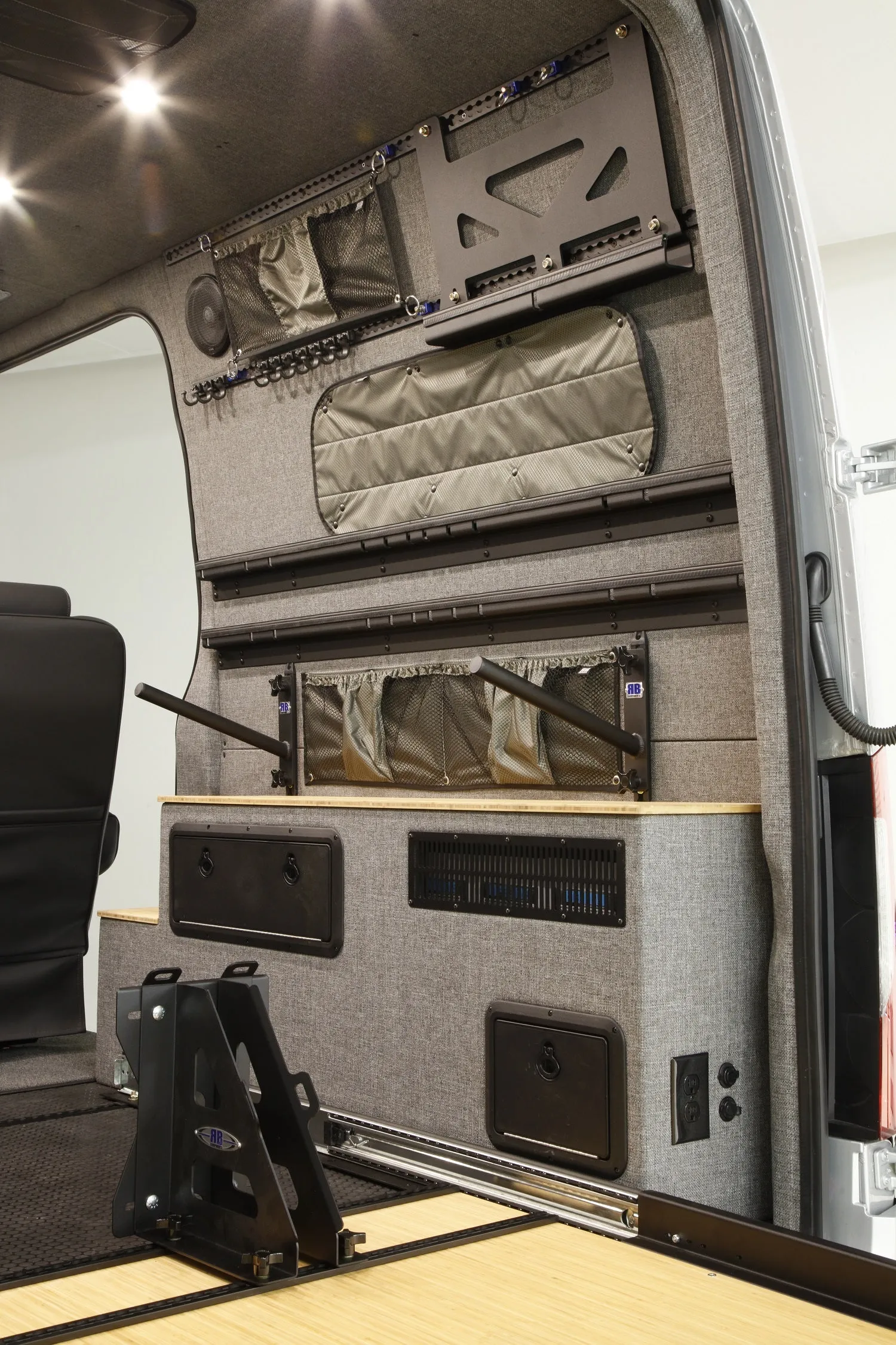RB Gear Hauler Van SY - 144 4x4